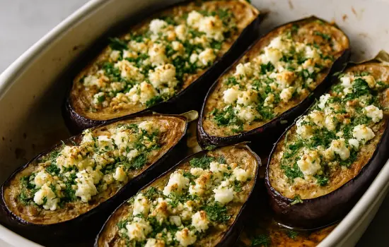 Aubergines gratinées à la feta et aux herbes