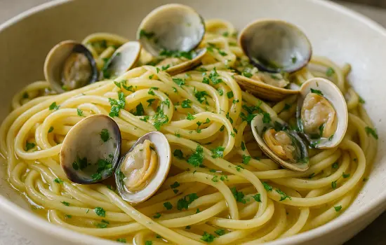 Linguine aux palourdes, ail, persil et citron