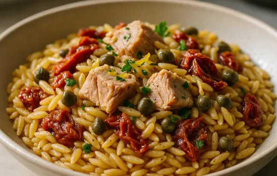 Orzo au thon, tomates confites et câpres facile