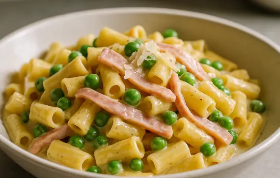 Pâtes aux petits pois, jambon et crème légère
