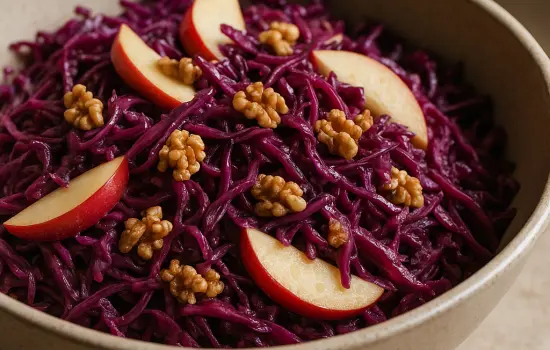 Salade de chou rouge, pommes et noix