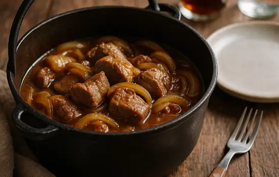 Sauté de veau à la bière et aux oignons à l’ancienne